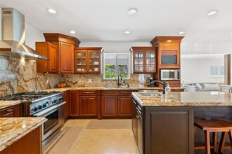 14700 SW 78th Ave in Palmetto Bay, FL - Foto de edificio - Building Photo