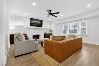 3326 E Overlook Rd in Cleveland Heights, OH - Building Photo - Building Photo