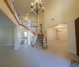 936 McCall Cir in Corona, CA - Building Photo - Building Photo