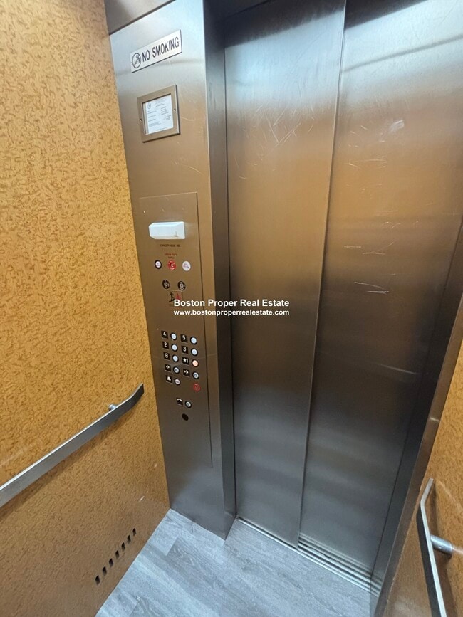 80 Fenway in Boston, MA - Foto de edificio - Building Photo