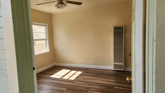 618 N Juanita Ave, Unit 618 B in Redondo Beach, CA - Foto de edificio - Building Photo
