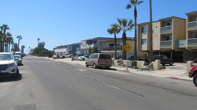 1460 Seacoast Dr in Imperial Beach, CA - Building Photo - Building Photo