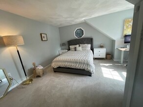 22 Lothrop St, Unit 1 in Newton, MA - Building Photo - Building Photo