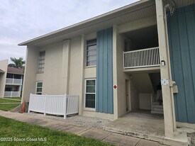 250 N Banana River Dr in Merritt Island, FL - Building Photo