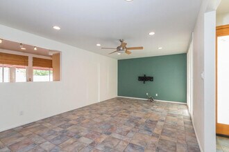 10832 N 38th St in Phoenix, AZ - Building Photo - Building Photo