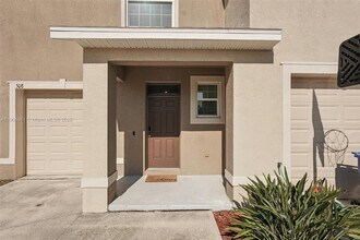 508 Glenn Cross Dr in Ruskin, FL - Building Photo - Building Photo