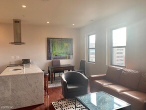 1133 13th St NW-Unit -Unit 8B in Washington, DC - Foto de edificio - Building Photo