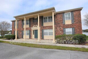 1920 E Edgewood Dr in Lakeland, FL - Building Photo