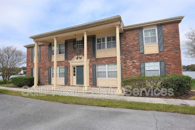 property at 1920 E Edgewood Dr
