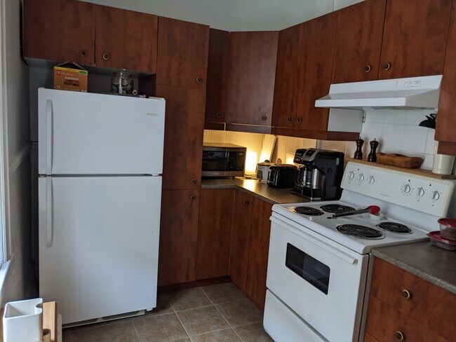 4702 Queen-Mary Ch in Montréal, QC - Building Photo - Building Photo