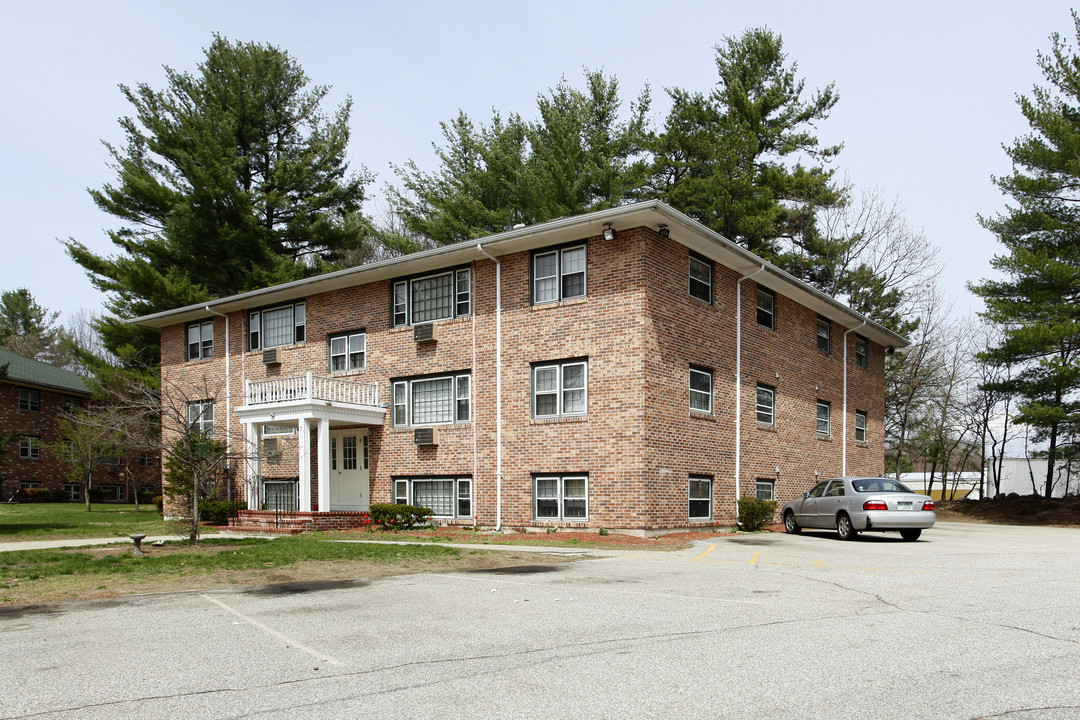 Franklin Village in Derry, NH - Building Photo