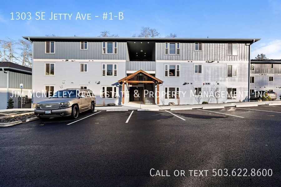 1303 SE Jetty Ave-Unit -#1-B in Warrenton, OR - Building Photo