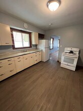 1030 N MacArthur Blvd in Springfield, IL - Building Photo - Building Photo