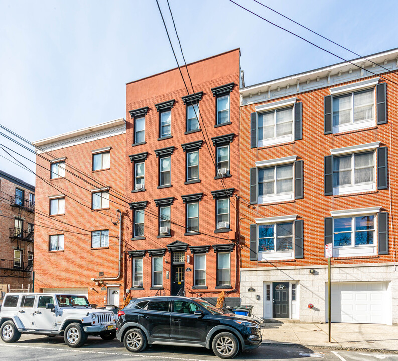 108 Adams St in Hoboken, NJ - Building Photo