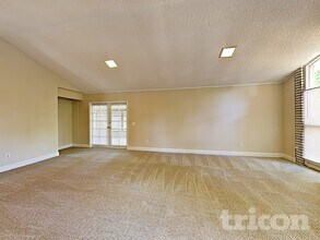 1734 Alder Dr in Orange Park, FL - Foto de edificio - Building Photo