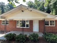 1490 Pine Dr in Atlanta, GA - Building Photo - Building Photo