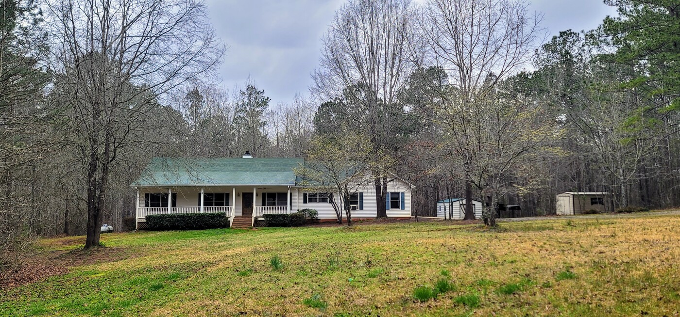 1731 Gaissert Rd in Newborn, GA - Foto de edificio