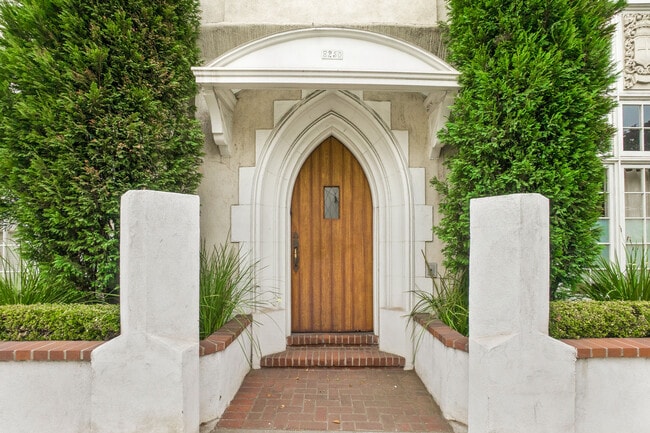 The Four Gables in West Hollywood, CA - Building Photo - Building Photo