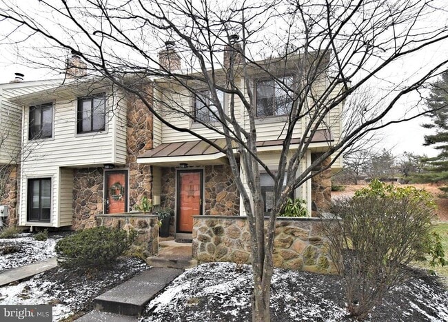 property at 28 Flintlock Ln