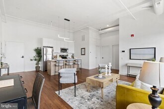 240 Hermitage St in Philadelphia, PA - Building Photo - Building Photo