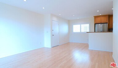 9005 Cynthia St in West Hollywood, CA - Foto de edificio - Building Photo