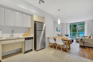 2602 E Hallandale Beach Blvd in Hallandale Beach, FL - Building Photo - Building Photo
