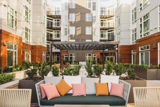 Everlight in Redmond, WA - Foto de edificio - Building Photo