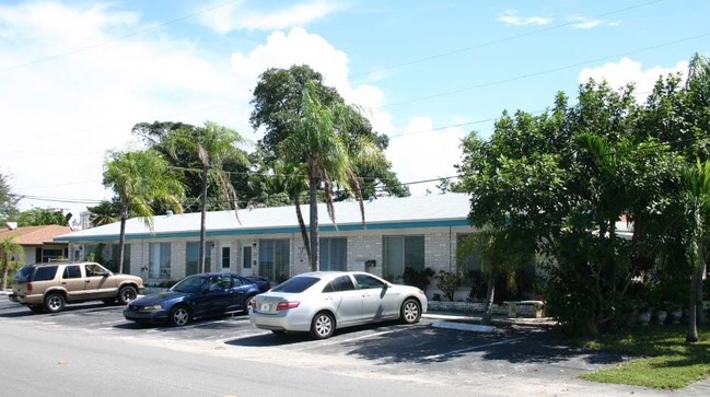 224-240 NE 22nd Ave in Pompano Beach, FL - Building Photo - Building Photo