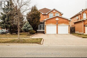 238 Highglen Ave in Markham, ON - Building Photo