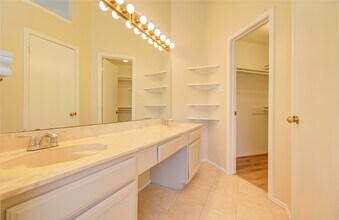 11810 Stone Bridge Dr in Houston, TX - Building Photo - Building Photo