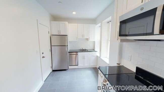 123 Sutherland Rd, Unit G
