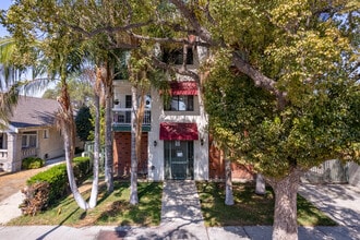 317 W Acacia Ave in Glendale, CA - Building Photo - Building Photo