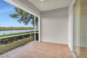 242 Newport Dr in Naples, FL - Building Photo - Building Photo