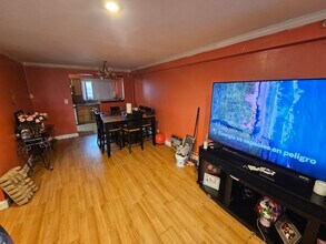 1910 W Hatherleigh Ct in Mount Prospect, IL - Building Photo - Building Photo