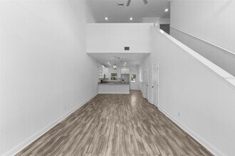 8704 Kenyon View Ct in Tampa, FL - Foto de edificio - Building Photo