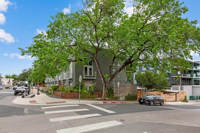 property at 1305 E 6th St