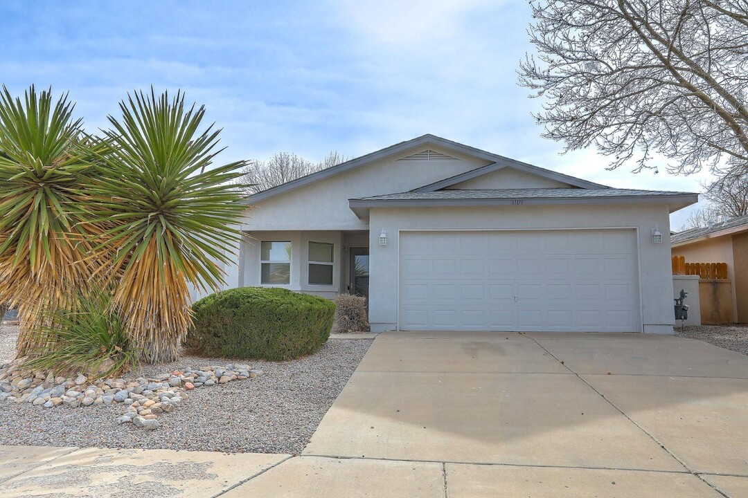 3109 Thoreau Meadows Dr NE in Rio Rancho, NM - Building Photo