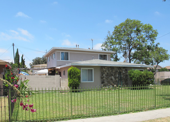 1902 Evergreen St in Santa Ana, CA - Building Photo - Building Photo