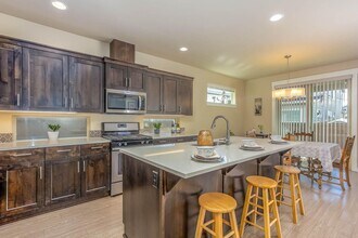3760 SW Badger Ct in Redmond, OR - Building Photo - Building Photo