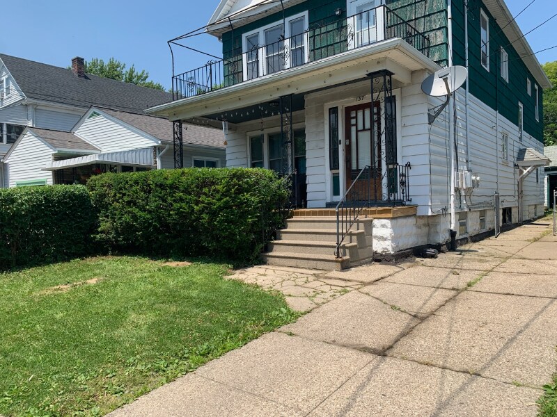 137 Laird Ave in Buffalo, NY - Building Photo