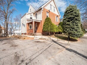 23 Florence St, Unit 1 in Medford, MA - Building Photo - Building Photo