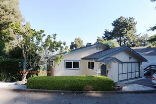16 Carisbrook Ln in Oakland, CA - Building Photo