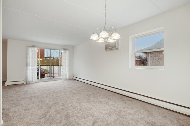 Rolling Green Apartments in Springfield, PA - Foto de edificio - Building Photo