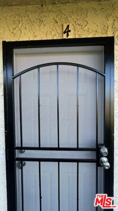 1240 N Evergreen Ave in Los Angeles, CA - Building Photo - Building Photo