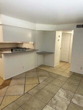 4961 Apollostar Ct, Unit 4 in Las Vegas, NV - Foto de edificio - Building Photo