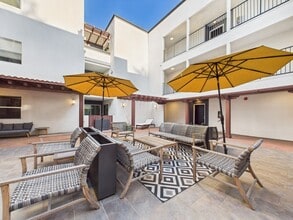 Alur Apartments in Pasadena, CA - Foto de edificio - Building Photo