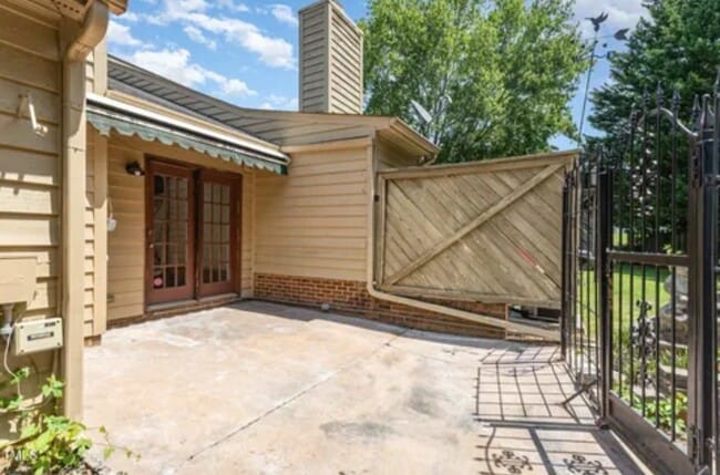 property at 71 Stone Hill Ct