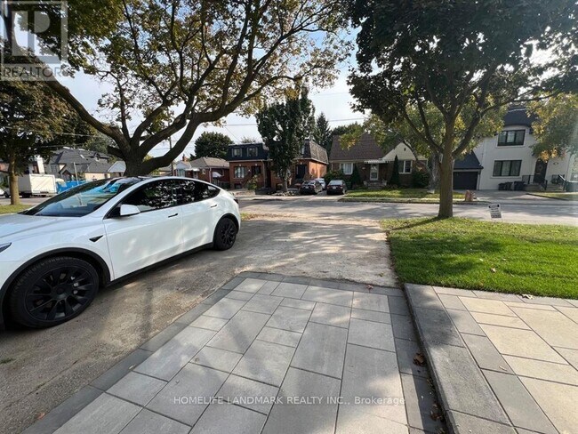 154 Poyntz Ave in Toronto, ON - Building Photo - Building Photo