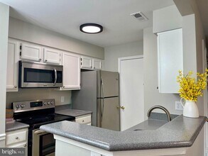 6919 Victoria Dr-Unit -6919-H in Alexandria, VA - Building Photo - Building Photo