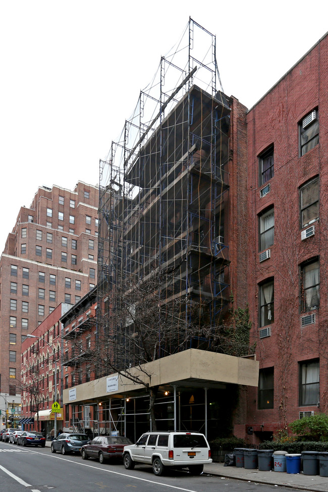 253-255 W 15th St in New York, NY - Building Photo - Building Photo